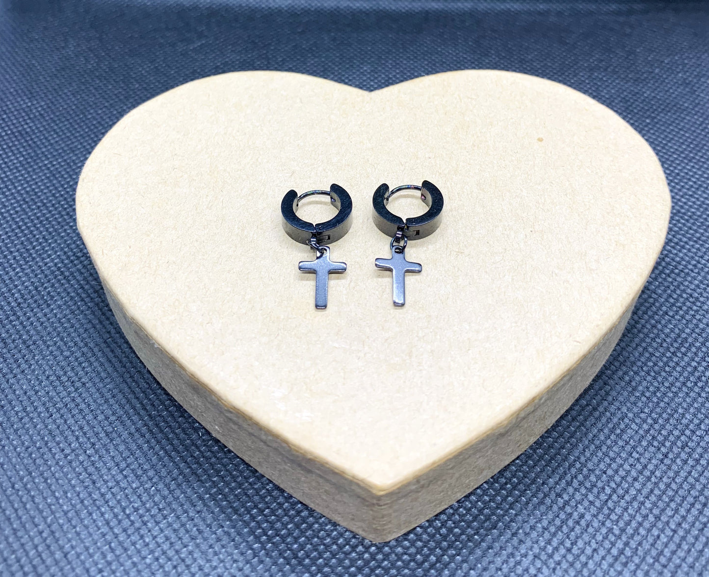 Pendientes cruz negra